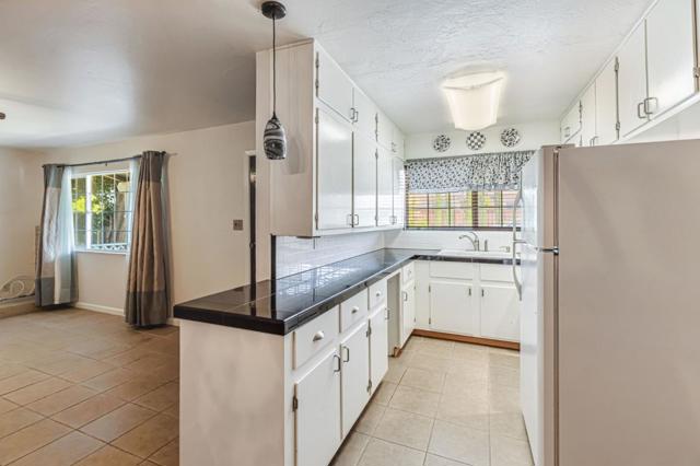 263 Maple Street, Hollister CA: https://media.crmls.org/mediaz/0253d4e4-9146-45cb-aa20-3081c66d6079.jpg