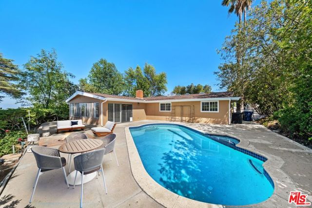 20553 Califa Street, Woodland Hills CA: https://media.crmls.org/mediaz/0253e543-fdd4-419b-ba25-269d1da7c977.jpg