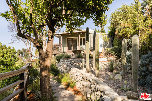 4825 Glenalbyn Drive, Los Angeles CA: https://media.crmls.org/mediaz/02547462-5419-4d03-81a8-101fd2424dce.jpg