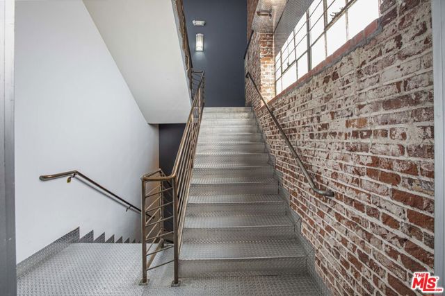 652 Mateo Street, Los Angeles CA: https://media.crmls.org/mediaz/02549666-1ead-473d-8ffd-71f94d455ab9.jpg