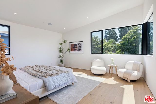 2831 Malcolm Avenue, Los Angeles CA: https://media.crmls.org/mediaz/02559493-4b86-4558-b51b-636e0a2750dd.jpg