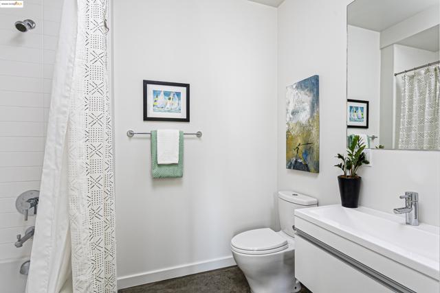 861 W Grand Ave, Oakland CA: https://media.crmls.org/mediaz/0255c1d9-9f41-4230-b602-2670c44f5bed.jpg