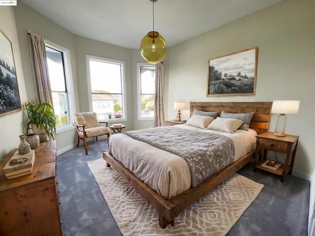 861 20Th St, Oakland CA: https://media.crmls.org/mediaz/0255ff21-713f-4bf1-80ff-e4ca7e0ee99c.jpg