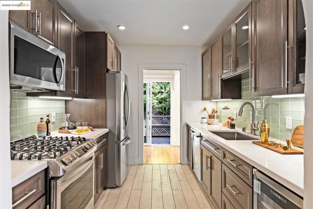 2201 Spaulding Ave, Berkeley CA: https://media.crmls.org/mediaz/025704b6-87ad-4ad2-8e99-365445ef323f.jpg