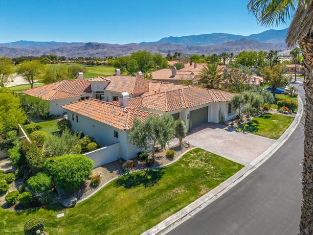 306 Loch Lomond Road, Rancho Mirage CA: https://media.crmls.org/mediaz/0257099a-ffae-4e21-b25f-5d3563fda2d4.jpg