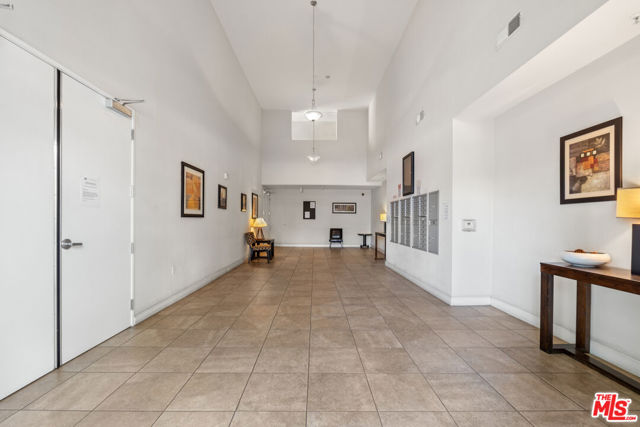 14412 Killion Street, Sherman Oaks CA: https://media.crmls.org/mediaz/02575338-3dbc-454c-bbf2-c7ccd217ff13.jpg