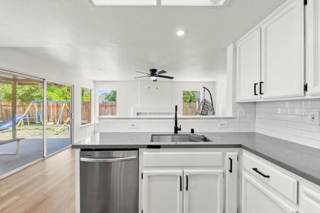 6431 Canyon Creek Way, Elk Grove CA: https://media.crmls.org/mediaz/02575a88-55af-4d92-b53a-0f553441d9fb.jpg