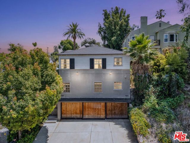 422 S Coronado Street, Los Angeles CA: https://media.crmls.org/mediaz/02576f27-9f69-4ad9-9e5d-0bab37bc31a0.jpg