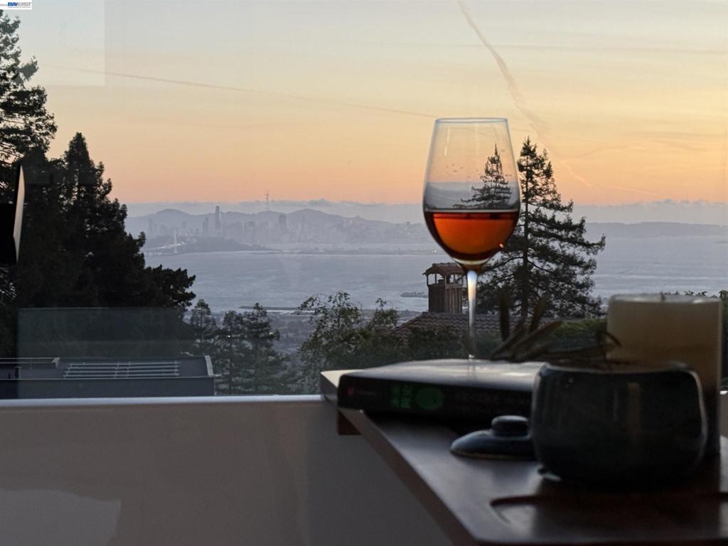 https://media.crmls.org/mediaz/02579e26-b585-440a-8a11-f67705194188.jpg?preset=X-Large