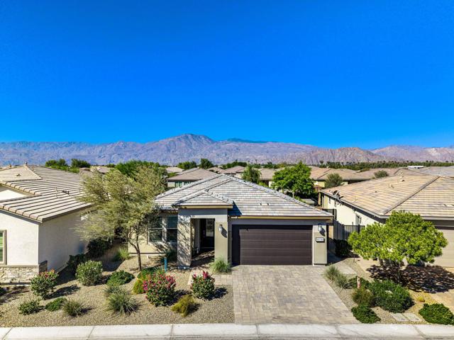 50735 Harps Canyon Drive, Indio CA: https://media.crmls.org/mediaz/0257c6d7-2ce5-4ca4-88d9-694d615bbcc3.jpg