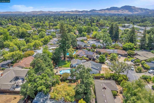 448 Cumberland Dr, Pleasant Hill CA: https://media.crmls.org/mediaz/0257d718-90df-435f-be65-9da6d9f876dd.jpg