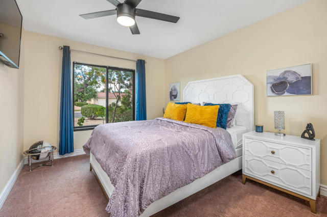 1289 E Caleta Way, Palm Springs CA: https://media.crmls.org/mediaz/0257e15b-1b9c-4add-bb43-c2ab6bef7463.jpg