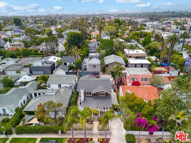 933 W Venezia Avenue, Venice CA: https://media.crmls.org/mediaz/0257ff17-b93c-4016-8445-a83325cbf692.jpg