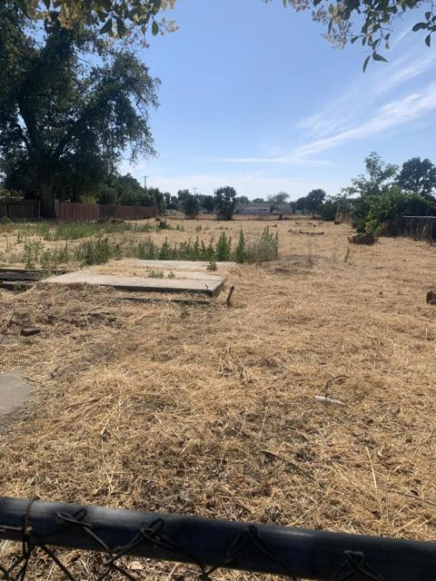 326 Oak Avenue, Galt CA: https://media.crmls.org/mediaz/0258a4c9-42f7-40eb-8737-53c819d5faf5.jpg