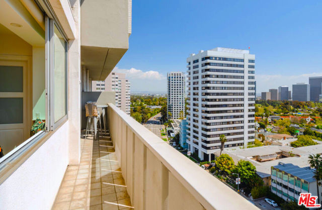 10375 Wilshire Boulevard, Los Angeles CA: https://media.crmls.org/mediaz/0258c972-c8c9-45d6-b4b9-14d9aecd5084.jpg