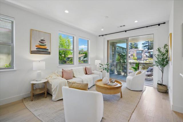332 Marquetta Circle, Mountain View CA: https://media.crmls.org/mediaz/0258e417-646e-467e-8f19-e2e9f891dc45.jpg