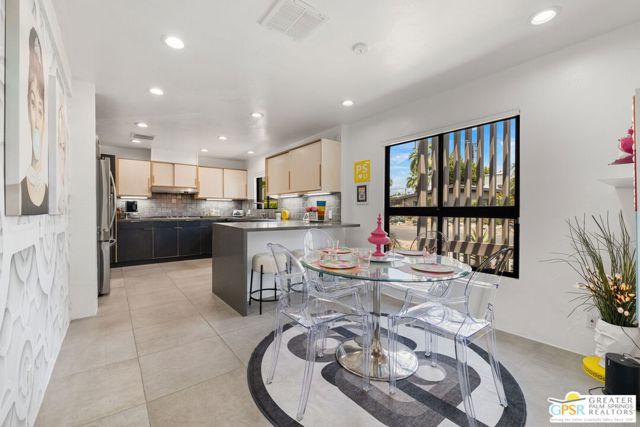 1251 E San Lorenzo Road, Palm Springs CA: https://media.crmls.org/mediaz/02590ef5-1c66-4575-a903-396e932c2576.jpg