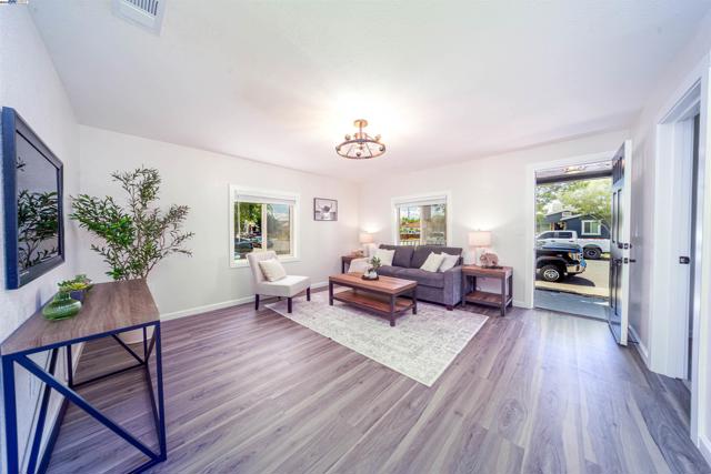 33972 10Th St, Union City CA: https://media.crmls.org/mediaz/02591c67-91d5-4ea1-988d-776c66913255.jpg