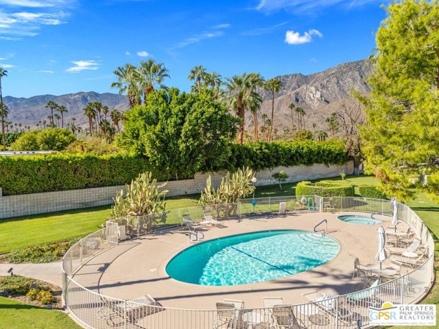 1095 S La Verne Way, Palm Springs CA: https://media.crmls.org/mediaz/025924c1-4db6-4414-bf7d-e63fa6a1c835.jpg