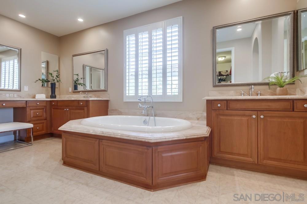 MLS #250025773SD img 31