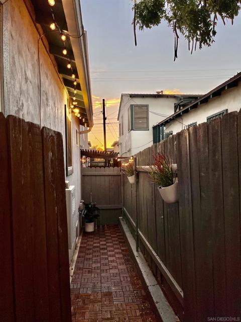 4130 Oregon St, San Diego CA: https://media.crmls.org/mediaz/02594eaf-b268-4f86-8011-a683df2c341d.jpg