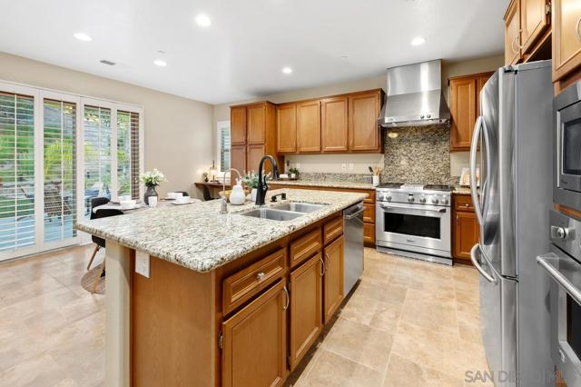 2690 Ponderosa Ct, Escondido CA: https://media.crmls.org/mediaz/02599473-a518-4f00-8fb4-1c28a66eb27b.jpg