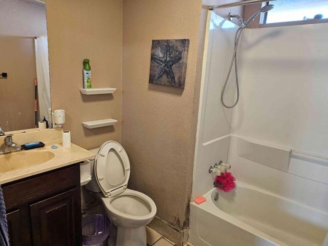 1183 Oak Avenue, Greenfield CA: https://media.crmls.org/mediaz/025aecd5-00d4-45c2-90df-0ec9a5f674d4.jpg