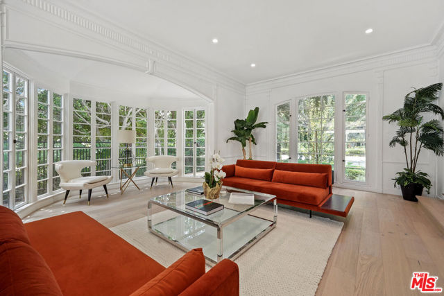 712 N RODEO Drive, Beverly Hills CA: https://media.crmls.org/mediaz/025b2494-f308-4e70-8ba8-7a24f5e76994.jpg