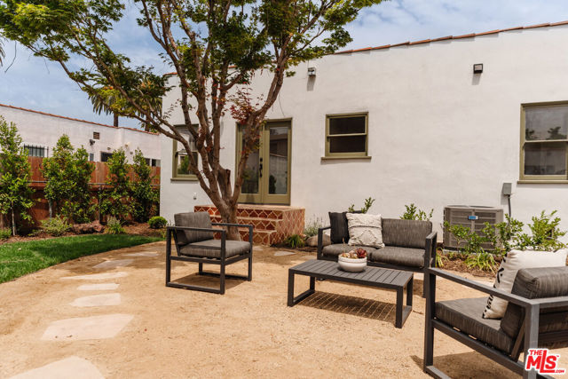 3029 S Norton Avenue, Los Angeles CA: https://media.crmls.org/mediaz/025b76be-5e5c-4200-9118-006688ccd59e.jpg