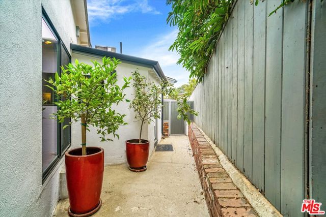 3719 Butler Avenue, Los Angeles CA: https://media.crmls.org/mediaz/025bf063-403c-44da-b412-72652c965efc.jpg