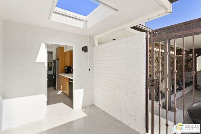 2084 S Lagarto Way, Palm Springs CA: https://media.crmls.org/mediaz/025cc2ca-c0da-41ac-b569-f2715a1f7e59.jpg