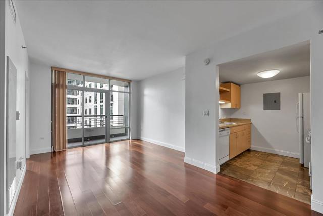 425 W Beech Street, San Diego CA: https://media.crmls.org/mediaz/025dbe9b-be6e-4c2b-87aa-a29d98384af6.jpg