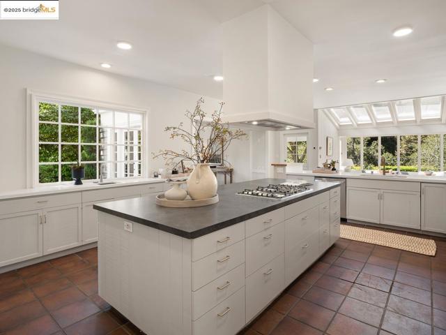 120 Hazel Ln, Piedmont CA: https://media.crmls.org/mediaz/025dd459-267e-4024-8730-3202e14f97ad.jpg