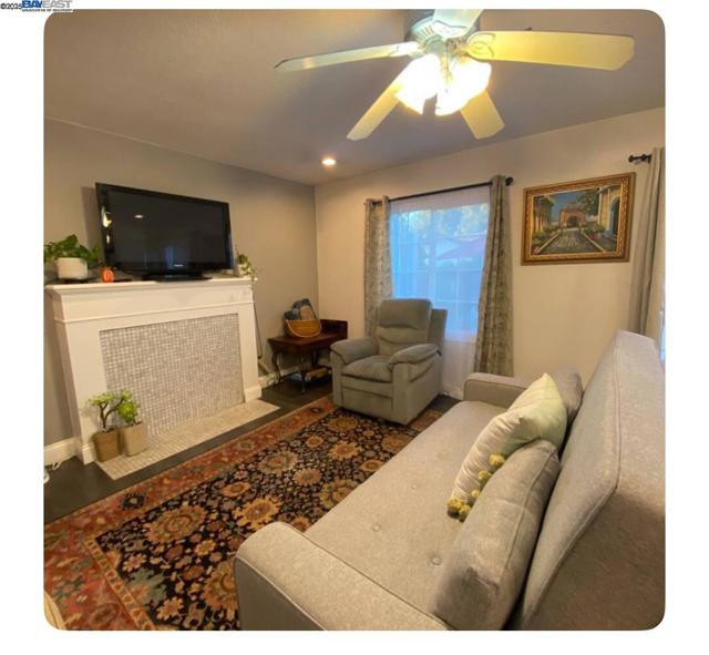 1112 Adason Dr, San Leandro CA: https://media.crmls.org/mediaz/025de2f4-b19a-4c36-8fd8-0ff2790d0123.jpg