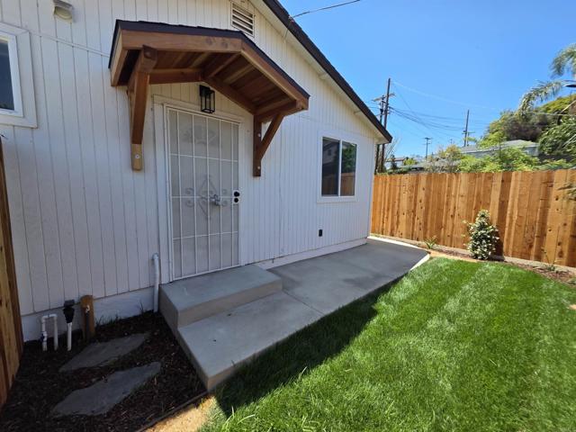 Detail Gallery Image 7 of 23 For 2040 Earl St #B,  San Diego,  CA 92113 - 2 Beds | 1 Baths