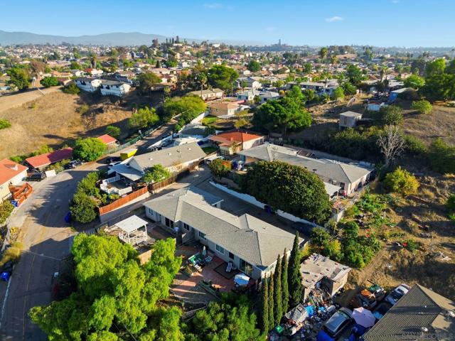 6431 37 Madrone Ave, San Diego CA: https://media.crmls.org/mediaz/025e0106-64cd-4cd9-92e5-7dba86c0b884.jpg