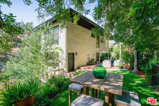 1311 Braeridge Drive, Beverly Hills CA: https://media.crmls.org/mediaz/025e0e50-5eaf-43ad-a34b-7dc2991cdc74.jpg