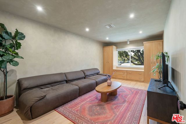 Image 28 of 51 For 6202 Willard Avenue