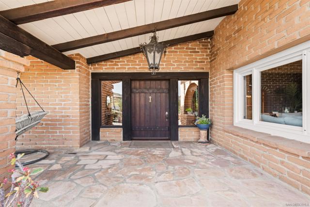 Image 19 of 75 For 1951 Cloverdale Rd