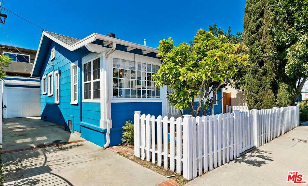 3819 Goldwyn Terrace — Bungalow
