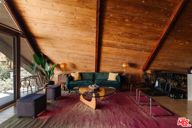 6894 Pacific View Drive, Los Angeles CA: https://media.crmls.org/mediaz/025f2937-a0d0-4c41-952b-6de429d6e702.jpg