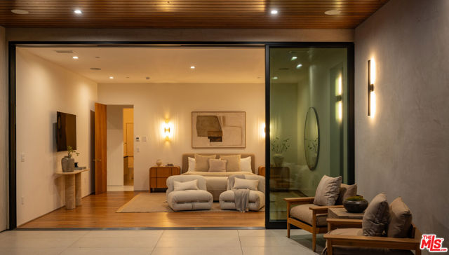 12752 Mulholland Drive, Beverly Hills CA: https://media.crmls.org/mediaz/025ff2f8-af81-42d5-ae22-121d4f2d2aef.jpg