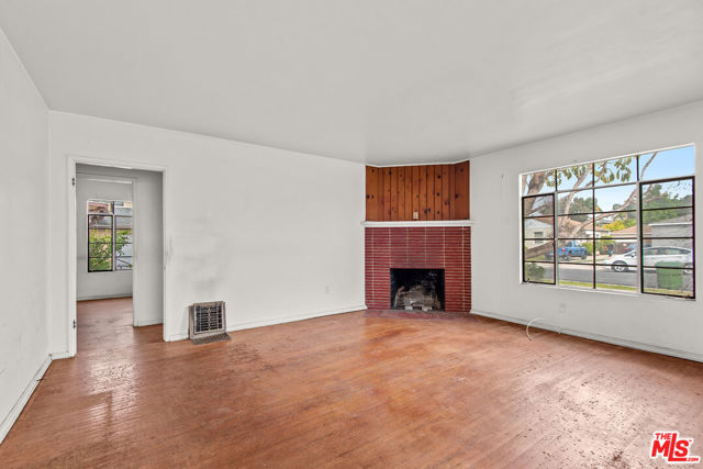 12926 Bonaparte Avenue, Los Angeles CA: https://media.crmls.org/mediaz/02601813-a067-4a95-8b8d-a66fd272a317.jpg