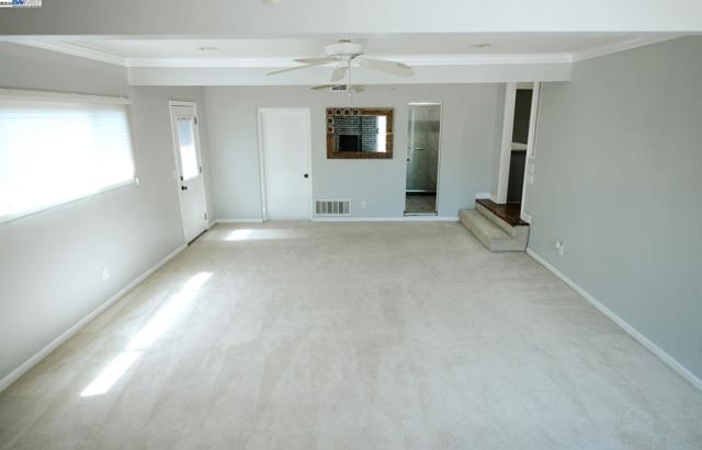 334 Oxford Street, Hayward CA: https://media.crmls.org/mediaz/02602240-23f5-4932-a996-8c8efe453ab3.jpg