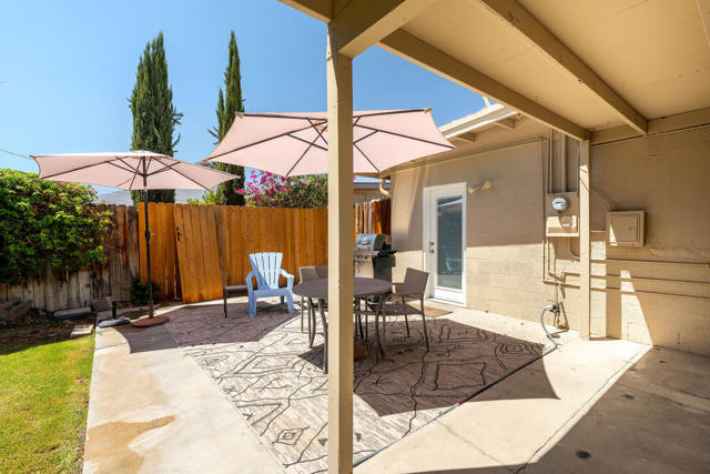 51864 Avenida Mendoza, La Quinta CA: https://media.crmls.org/mediaz/0260d2c6-cb93-4b8e-8165-cfe5acc542df.jpg
