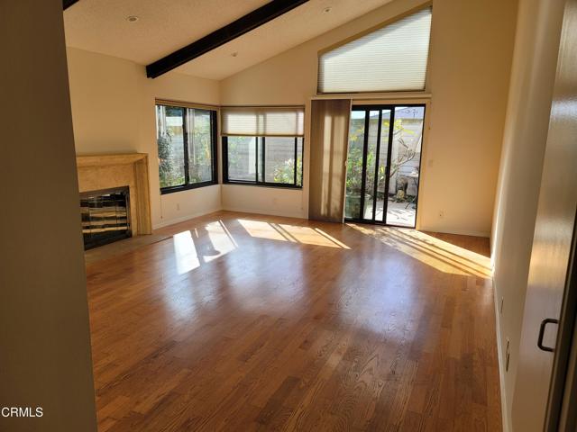 Detail Gallery Image 2 of 26 For 2105 Avenida San Antero Dr, Camarillo,  CA 93010 - 2 Beds | 2 Baths