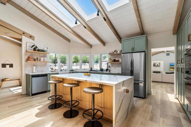 13953 Sagewood Dr, Poway CA: https://media.crmls.org/mediaz/02618901-286a-45f3-85c6-fff2d2479b29.jpg
