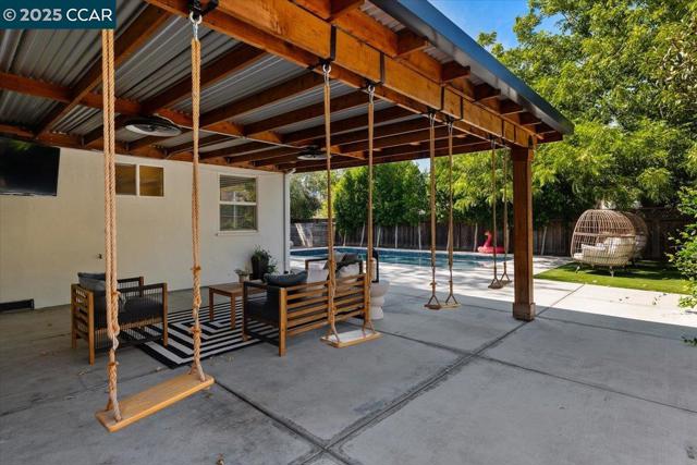 1275 Windermere Way, Concord CA: https://media.crmls.org/mediaz/0261899a-8d8a-42f0-9060-b6054643627b.jpg