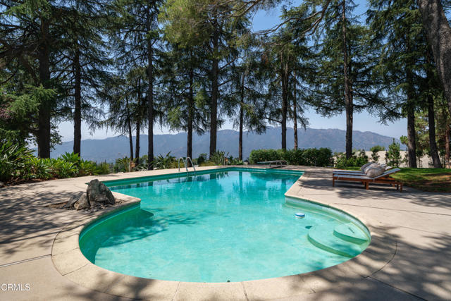 5445 La Crescenta Avenue, La Crescenta CA: https://media.crmls.org/mediaz/026190e5-5003-4707-8da2-47c297c60ecd.jpg