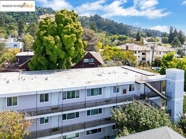 2741 Dwight Way, Berkeley CA: https://media.crmls.org/mediaz/0262165d-b5e6-4cb4-86a2-a56dfa796886.jpg